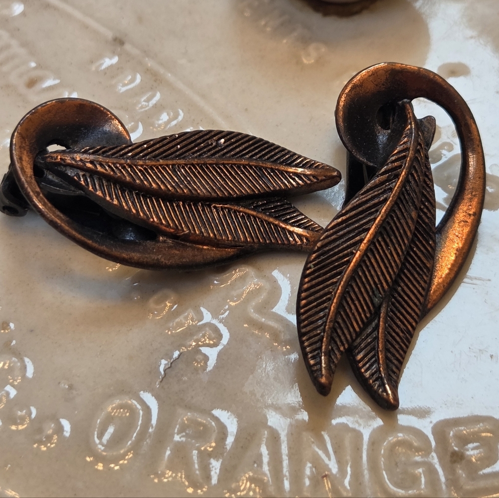 Vintage Feather Bronze-like Clip-on Earrings